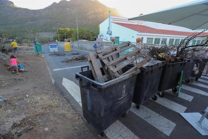 Barricadas en Gran Canaria para evitar el alojamiento de migrantes en cuarentena