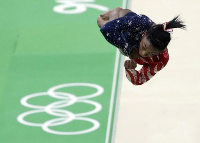 Un conocido 'youtuber' español indigna con sus comentarios sobre esta gimnasta italiana