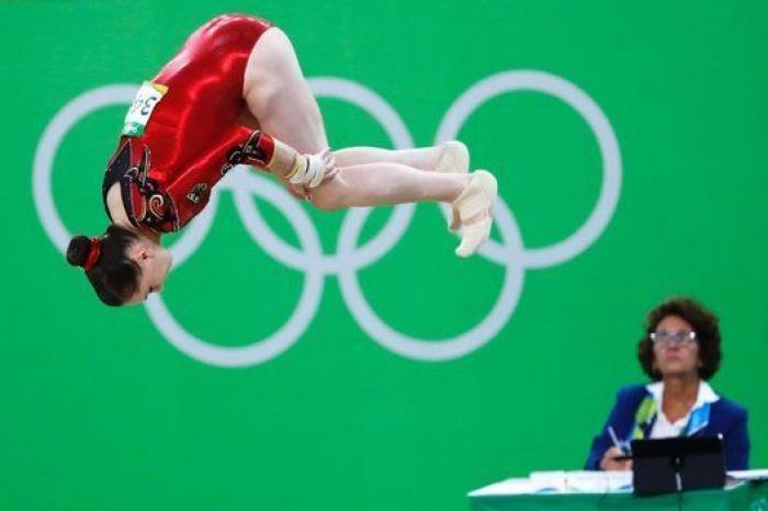 Un conocido 'youtuber' español indigna con sus comentarios sobre esta gimnasta italiana