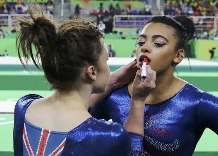 Un conocido 'youtuber' español indigna con sus comentarios sobre esta gimnasta italiana