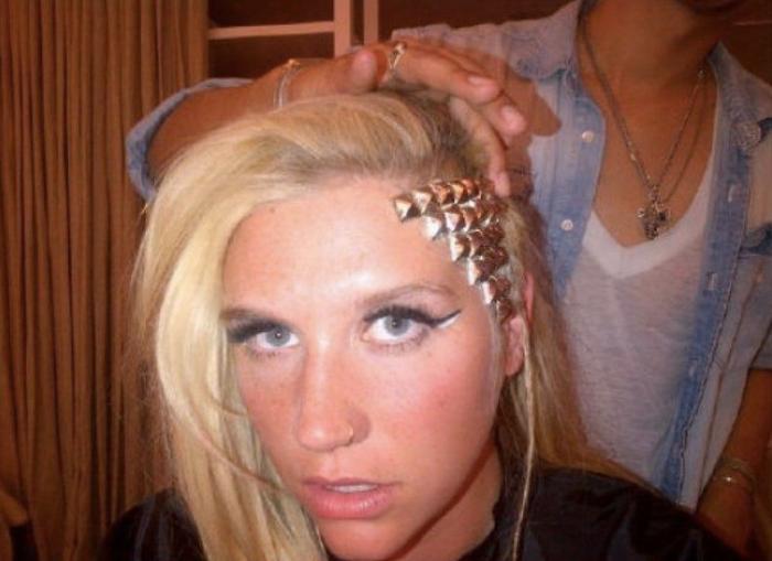 ¿Es racista el último vídeo de Avril Lavigne? En Japón muchos creen que sí (VÍDEO)