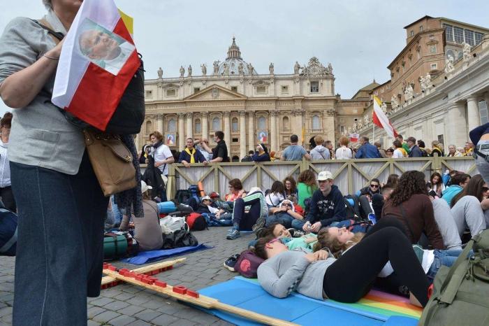 Los reyes y tres ministros: la representación española en la doble canonización