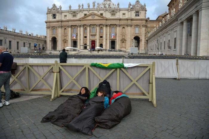 Los reyes y tres ministros: la representación española en la doble canonización