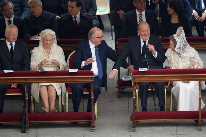 Las imágenes más llamativas de la ceremonia de canonización de Juan XXIII y Juan Pablo II (FOTOS)