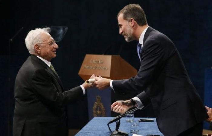 Premios Príncipe de Asturias 2014: Paloma Rocasolano se viste como Letizia en 2012