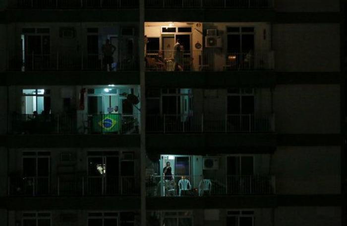 Estas fotos de Río muestran el fuerte contraste de la vida dentro y fuera del estadio olímpico