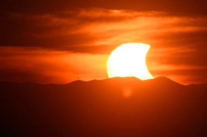 Eclipse parcial de Sol en EEUU: cuando la Luna invadió el astro rey (FOTOS)