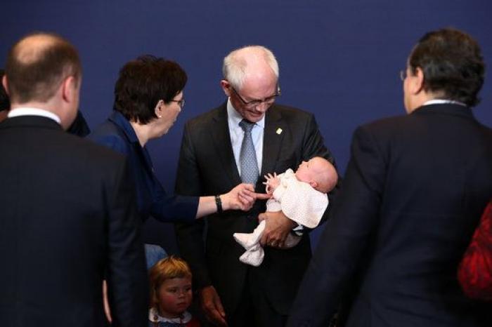 Los nietos de Van Rompuy se 'cuelan' en su última cumbre (FOTOS)