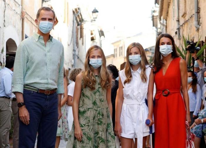 Varios enfermeros, extrañados con el vendaje de la infanta Sofía en estas fotos