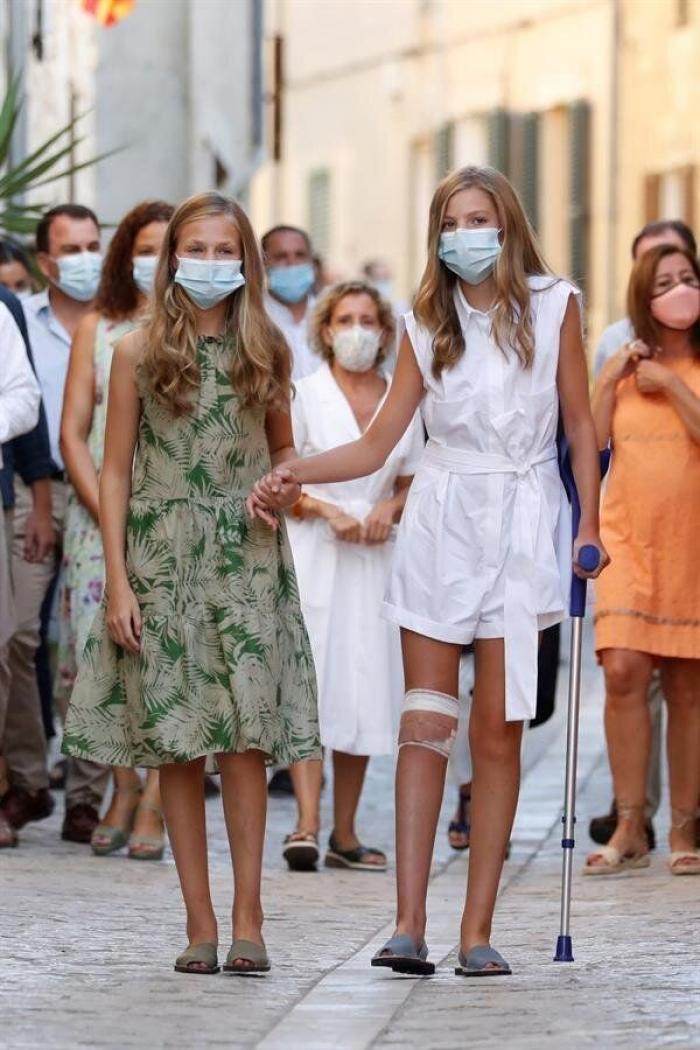 Varios enfermeros, extrañados con el vendaje de la infanta Sofía en estas fotos