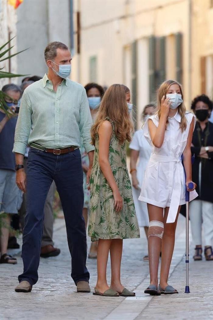 Varios enfermeros, extrañados con el vendaje de la infanta Sofía en estas fotos