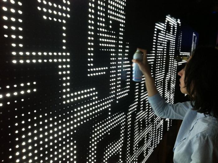 El grafiti hecho arte: del espray al agua y LED (FOTOS)