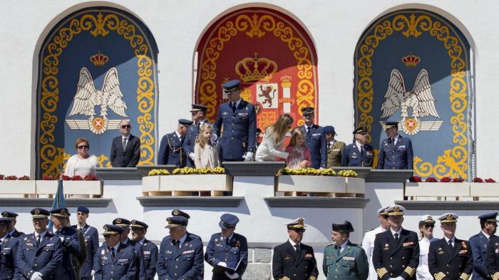 Leonor y Sofía debutan en un acto oficial (FOTOS)