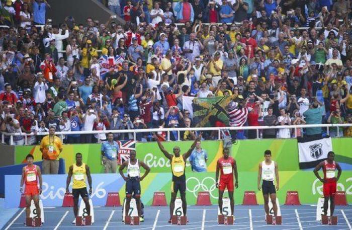 Bolt no de pie a la sopresa en su primera carrera en Río