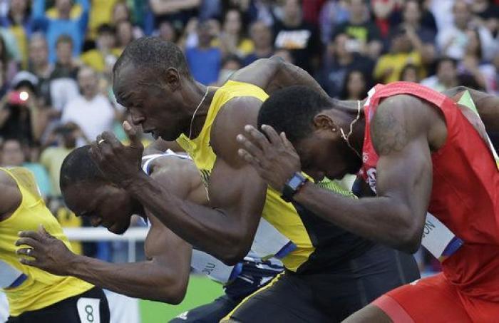 Bolt no de pie a la sopresa en su primera carrera en Río