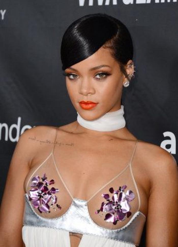 Rihanna vs. Miley Cyrus: los vestidos más impresionantes y 'aireados'