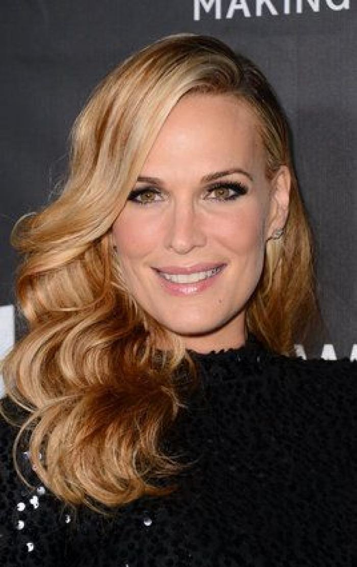 Rihanna vs. Miley Cyrus: los vestidos más impresionantes y 'aireados'