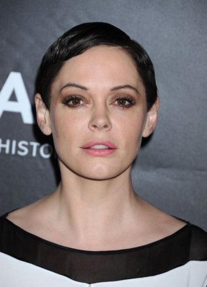 Rihanna vs. Miley Cyrus: los vestidos más impresionantes y 'aireados'