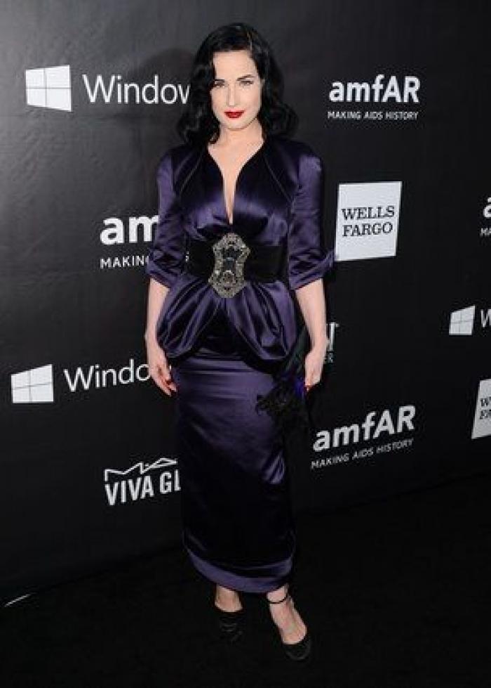 Rihanna vs. Miley Cyrus: los vestidos más impresionantes y 'aireados'