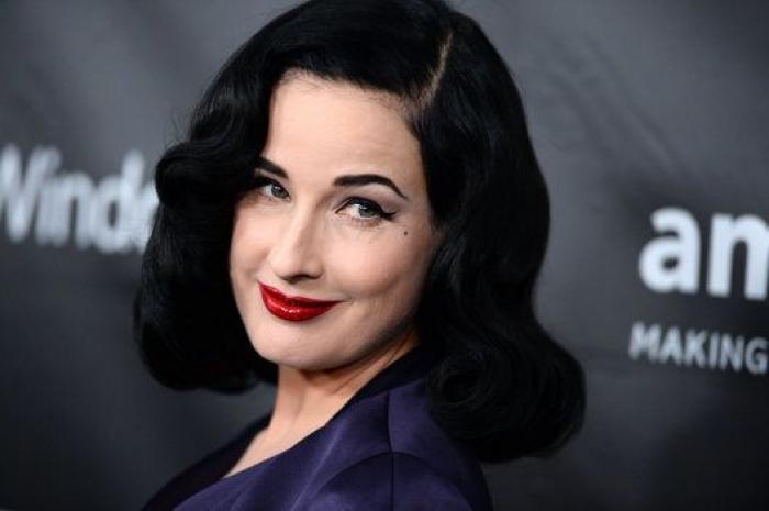 Rihanna vs. Miley Cyrus: los vestidos más impresionantes y 'aireados'