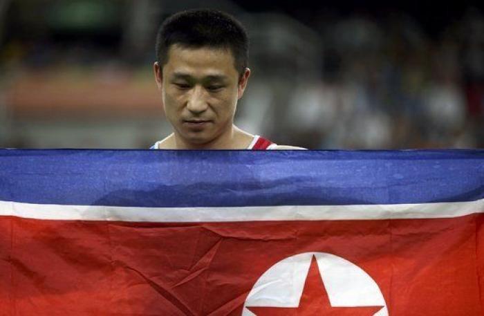 Le llaman 'el atleta más triste de los Juegos' tras celebrar así su oro en gimnasia