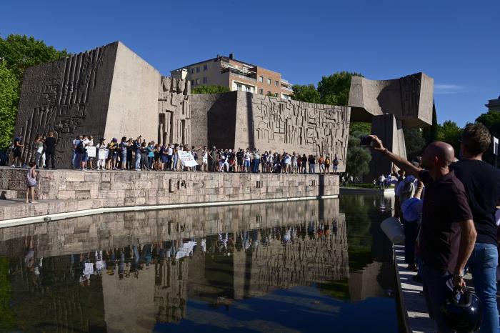 Alemania tendrá que revacunar a miles de personas porque una enfermera les inyectó agua con sal
