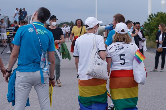 Qué hay detrás de los grupos que iban a protestar contra la Agenda 2030 y resultaron ser nazis
