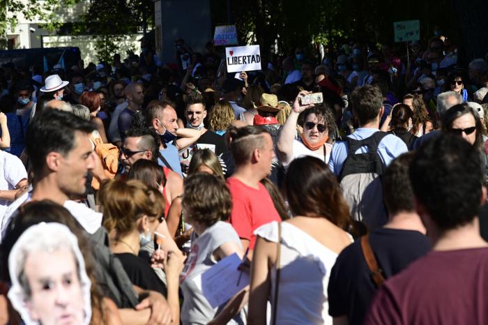 Alemania tendrá que revacunar a miles de personas porque una enfermera les inyectó agua con sal