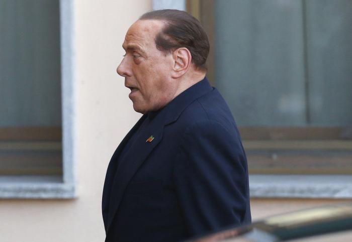 Berlusconi comienza su condena a un año de trabajos en un centro de ancianos (FOTOS)