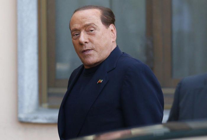 Berlusconi comienza su condena a un año de trabajos en un centro de ancianos (FOTOS)