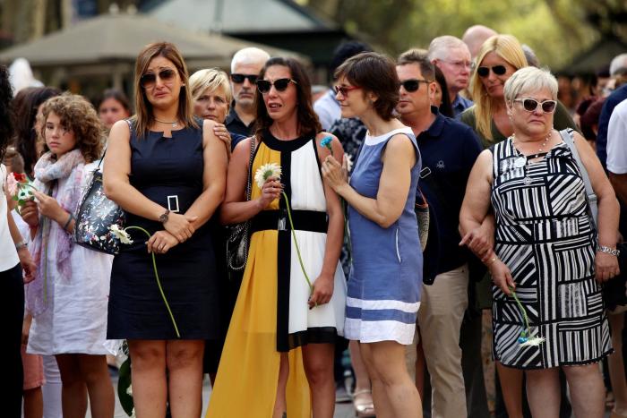 Barcelona homenajea a las víctimas del 17-A con música, poesía y silencio