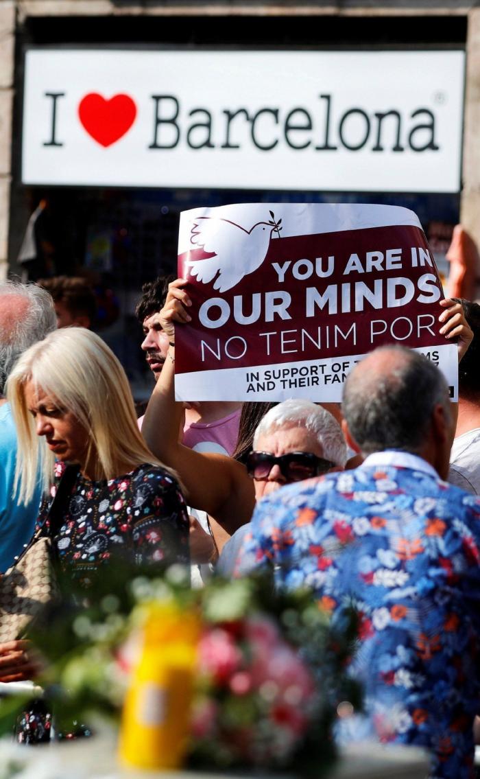 Barcelona homenajea a las víctimas del 17-A con música, poesía y silencio