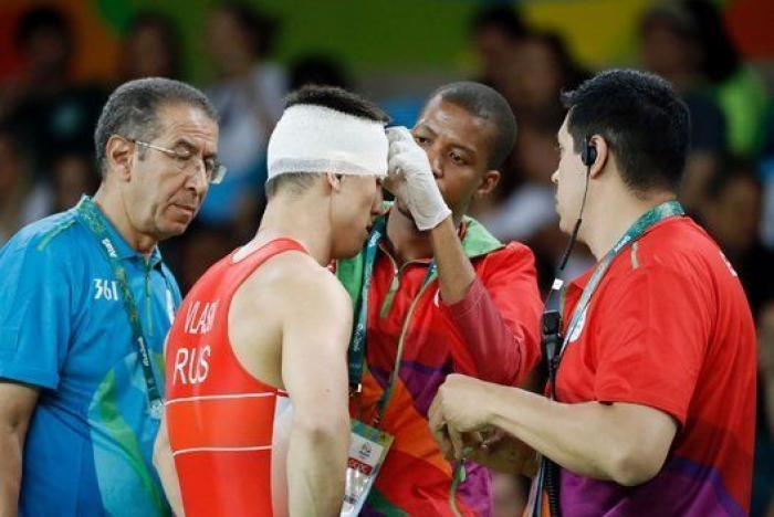Román Vlásov ganó el oro en lucha grecorromana tras desmayarse en semifinales