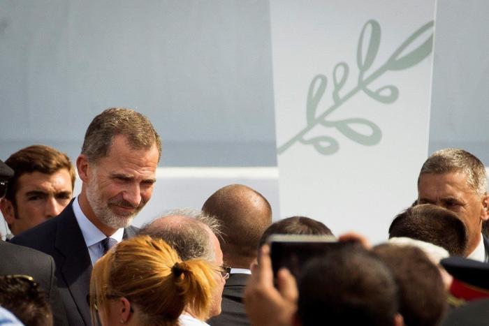 Barcelona homenajea a las víctimas del 17-A con música, poesía y silencio