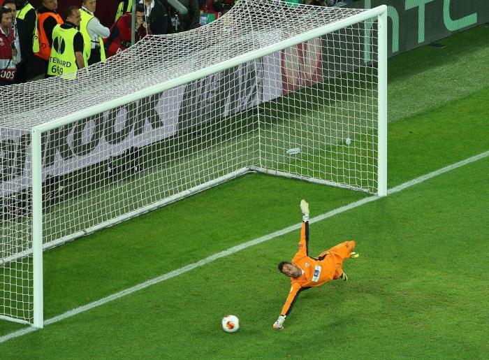 Bacca hace al Sevilla otra vez campeón (3-2)