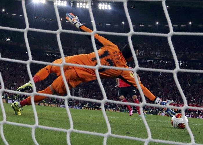 Bacca hace al Sevilla otra vez campeón (3-2)