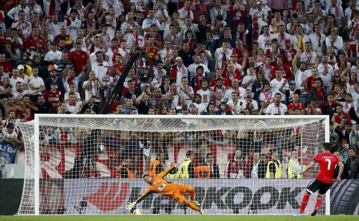 Bacca hace al Sevilla otra vez campeón (3-2)
