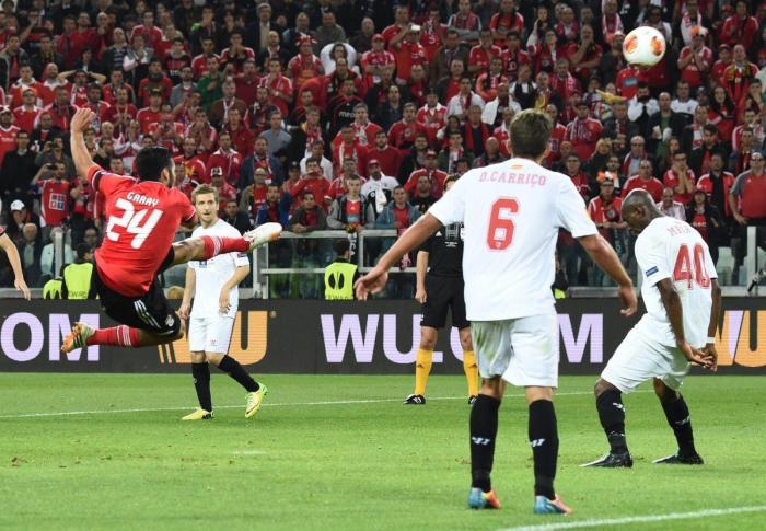 Bacca hace al Sevilla otra vez campeón (3-2)