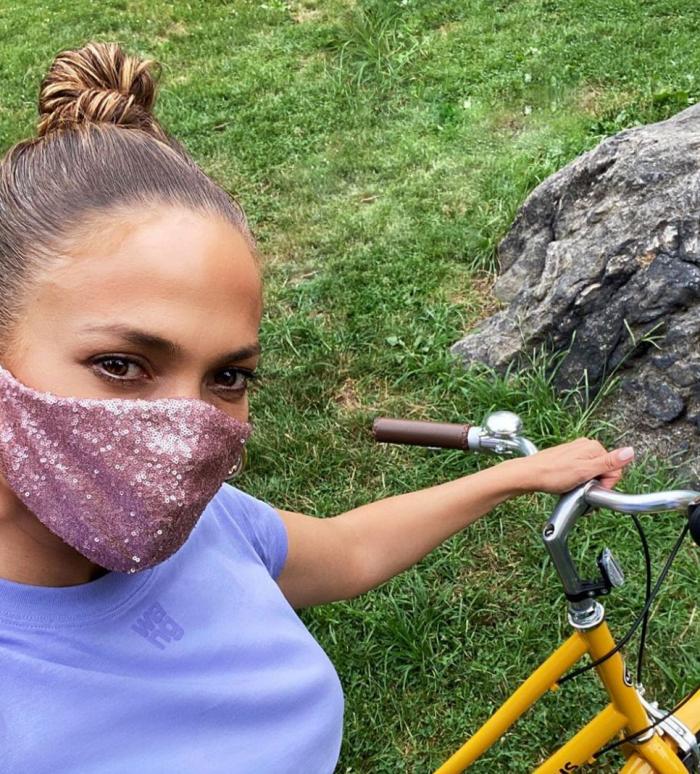 Sharon Stone y Jennifer Aniston llevan su defensa de las vacunas al máximo: quizá ni tú llegarías tan lejos