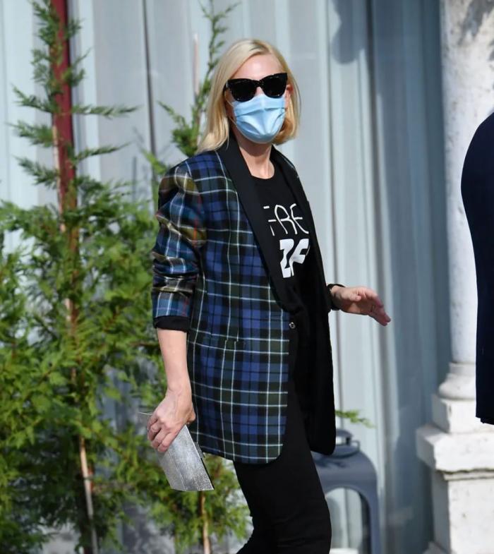 Sharon Stone y Jennifer Aniston llevan su defensa de las vacunas al máximo: quizá ni tú llegarías tan lejos