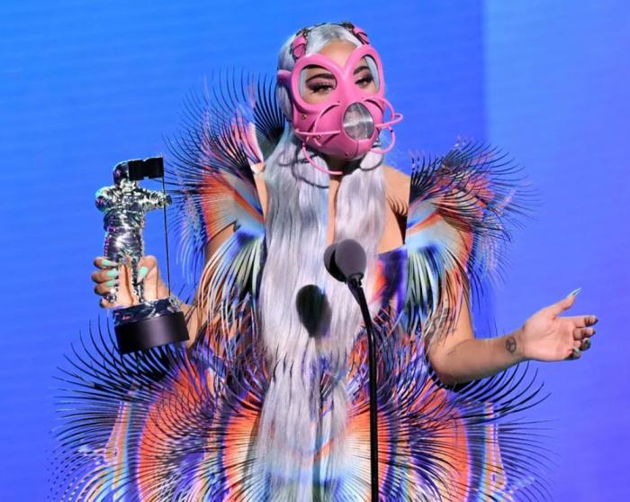 Sharon Stone y Jennifer Aniston llevan su defensa de las vacunas al máximo: quizá ni tú llegarías tan lejos