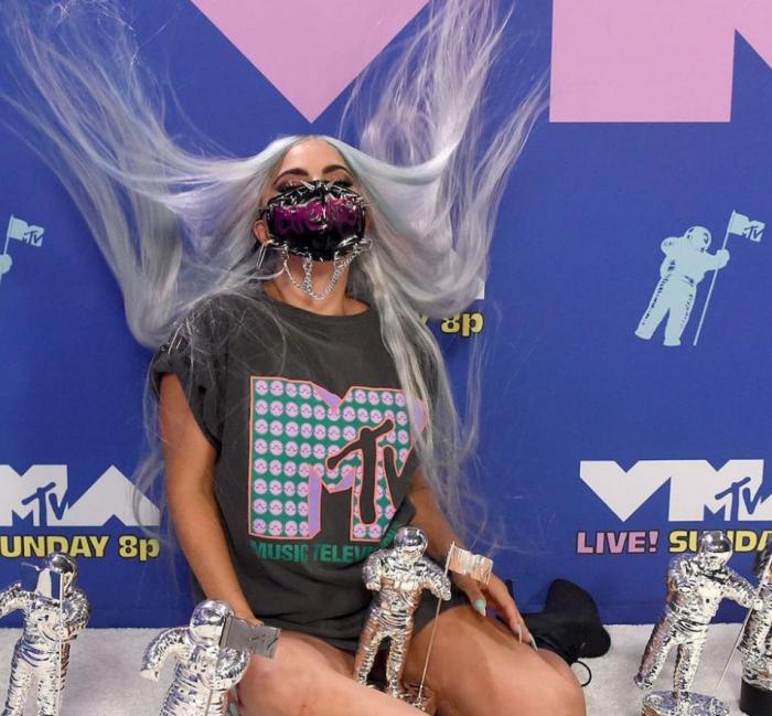 Sharon Stone y Jennifer Aniston llevan su defensa de las vacunas al máximo: quizá ni tú llegarías tan lejos