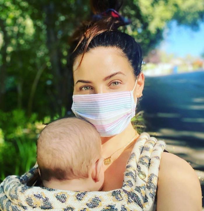 Sharon Stone y Jennifer Aniston llevan su defensa de las vacunas al máximo: quizá ni tú llegarías tan lejos