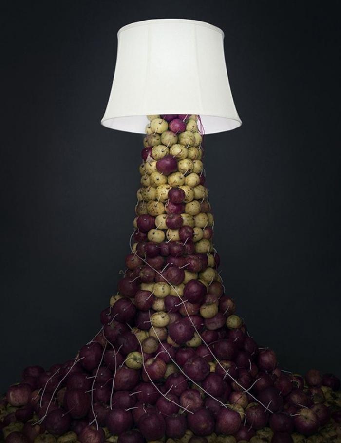 El fotógrafo Caleb Charland recupera el viejo experimento de la patata y la energía