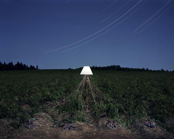 El fotógrafo Caleb Charland recupera el viejo experimento de la patata y la energía