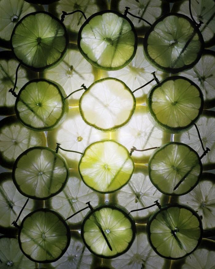 El fotógrafo Caleb Charland recupera el viejo experimento de la patata y la energía