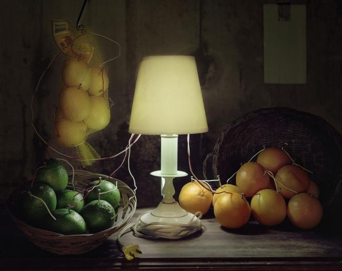 El fotógrafo Caleb Charland recupera el viejo experimento de la patata y la energía