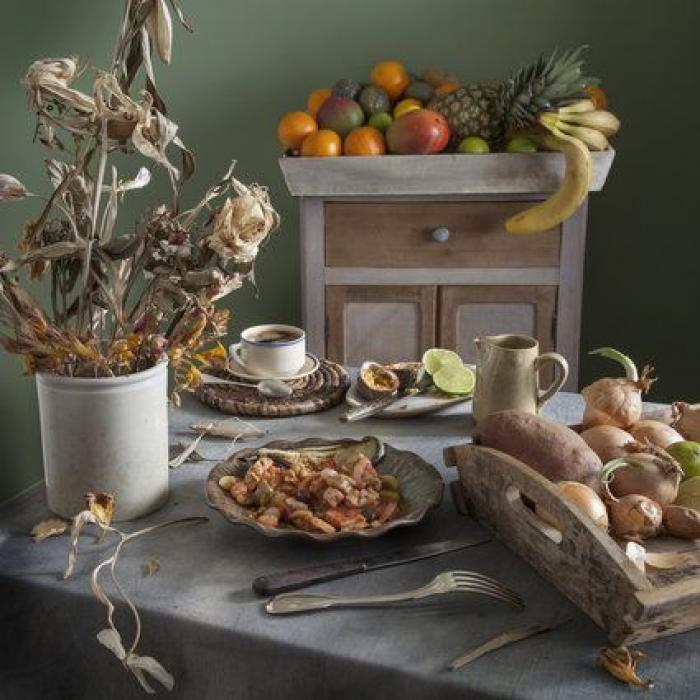 Banquetes de libro: el fotógrafo que recrea los menús de 'El Quijote' y 'Caperucita Roja'