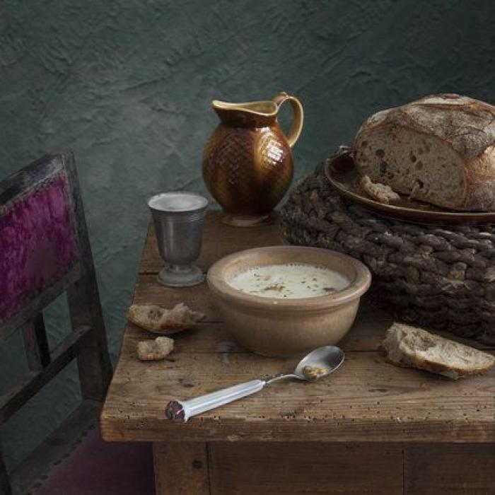 Banquetes de libro: el fotógrafo que recrea los menús de 'El Quijote' y 'Caperucita Roja'