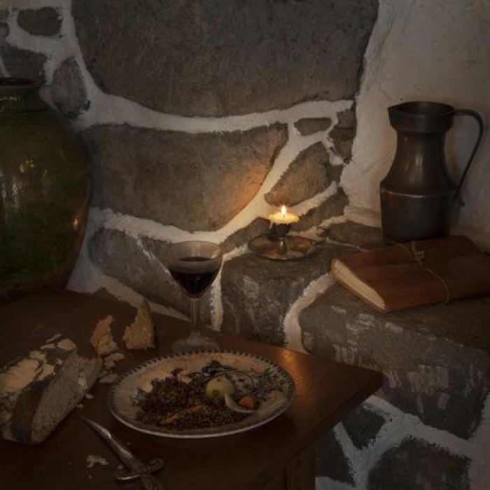 Banquetes de libro: el fotógrafo que recrea los menús de 'El Quijote' y 'Caperucita Roja'